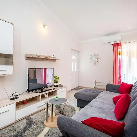 Appartamento 2 Bedroom Gorgeous In Podgradina *