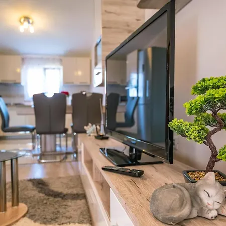 2 Bedroom Gorgeous In Podgradina Appartamento *