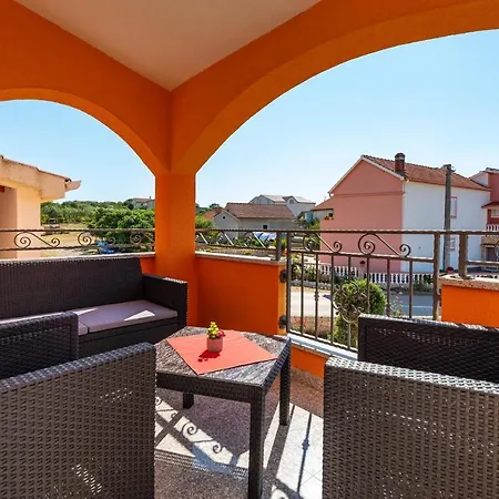 2 Bedroom Gorgeous In Podgradina Podgradina (Posedarje)