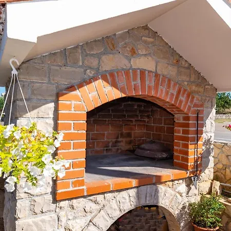Appartamento 2 Bedroom Gorgeous In Podgradina *
