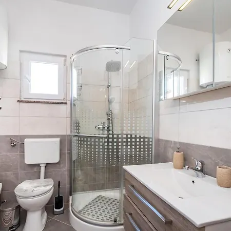 2 Bedroom Gorgeous In Podgradina Podgradina (Posedarje)