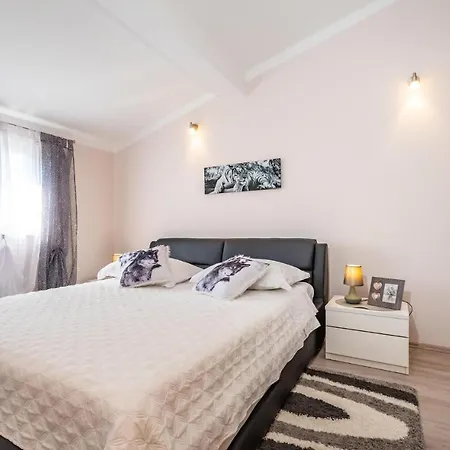 Appartamento 2 Bedroom Gorgeous In Podgradina