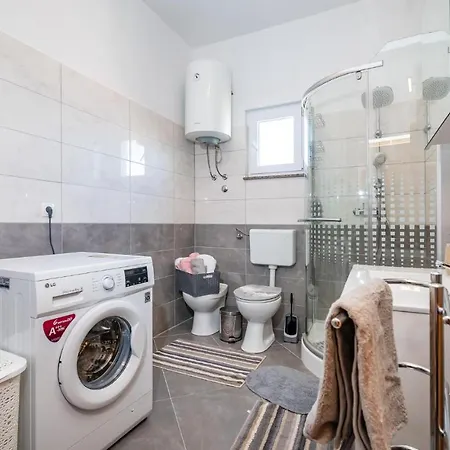 Appartamento 2 Bedroom Gorgeous In Podgradina *